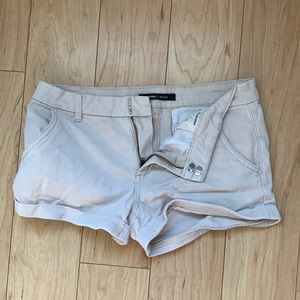 blue notes cream/beige shorts (trendy colour)